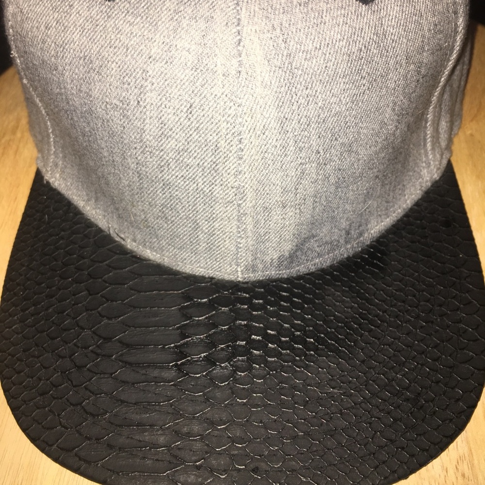 Lids Gray/Black Snake hat